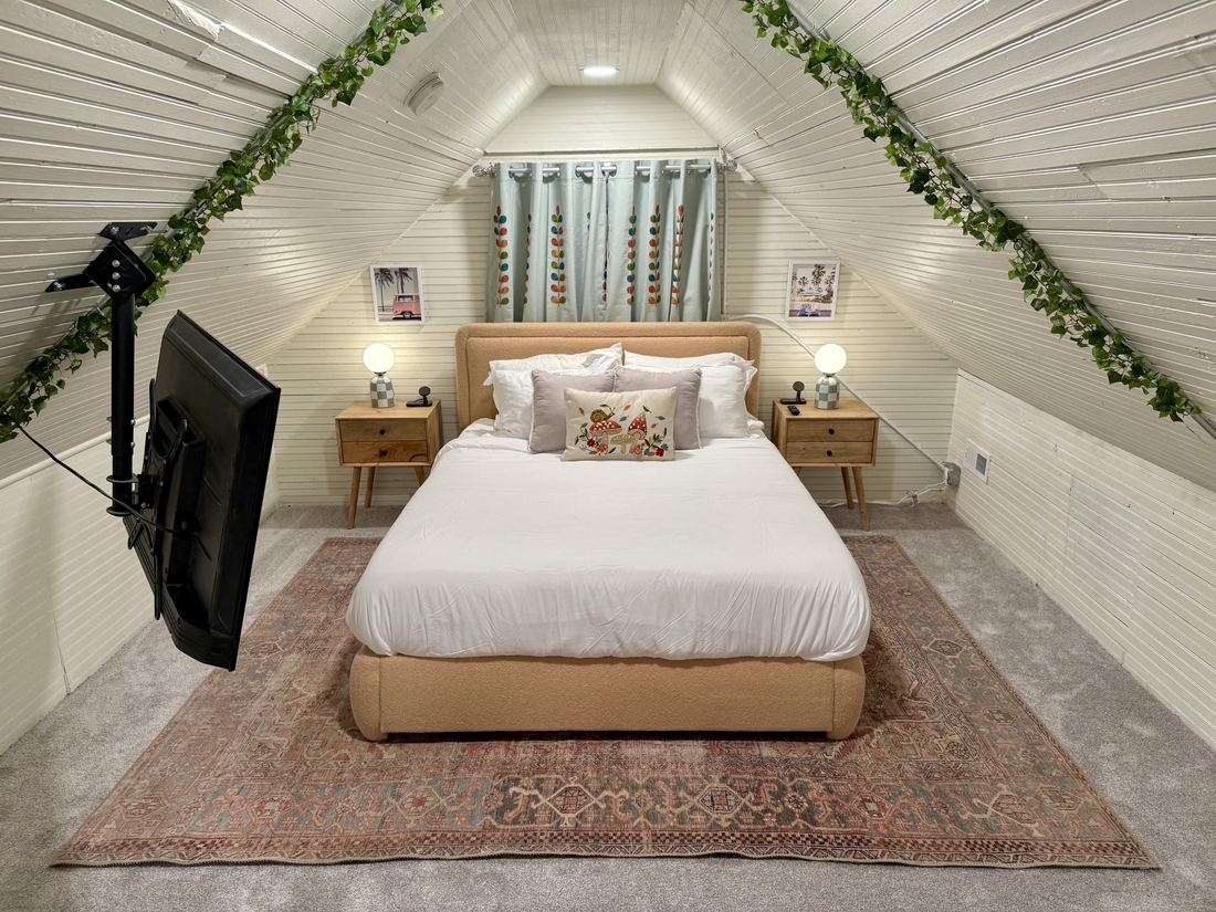 Attic Bedroom photo 2